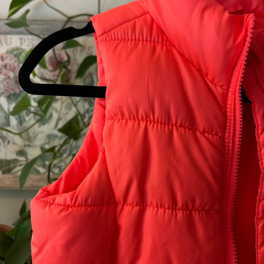 Old Navy Pink Sporty Quilted Vest - Picture 2 of 6